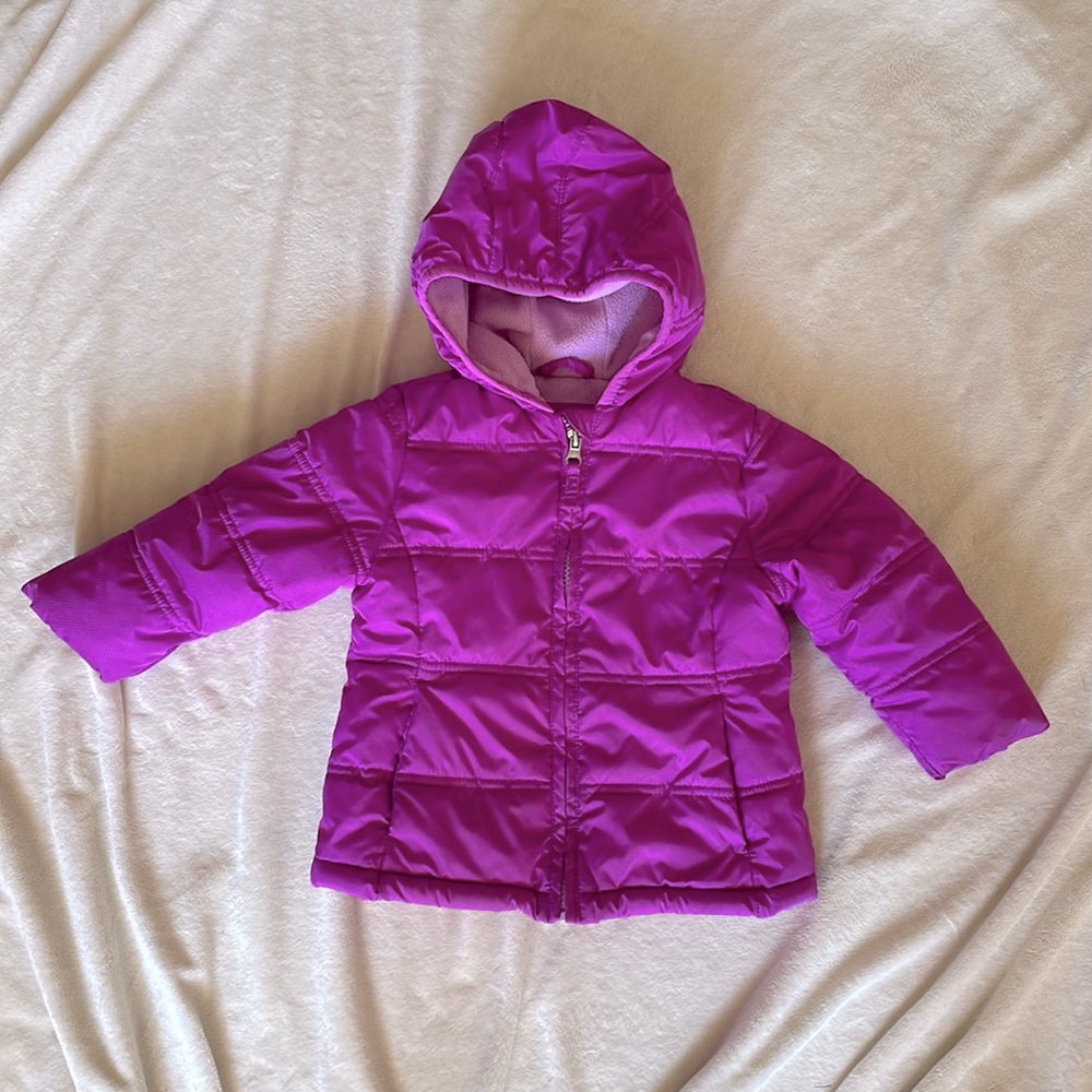 Good used condition. Easy to zip. No rips stains or holes.
